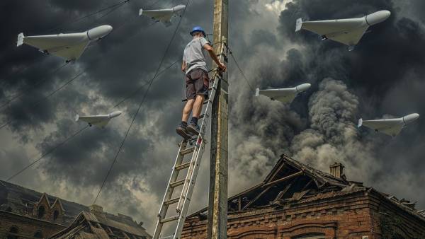 «Працювати на драбині у бронежилеті дуже важко. Крім того для ворога — це як червона ганчірка для бика». Директор інтернет-провайдера з Краматорська розповів як втратив 80% абонентів на початку повномасштабки але втримав бізнес, а зараз — навіть вкладає в розвиток