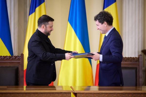 Володимир Зеленський і Нікушор Дан підписали документи між Україною та Румунією про встановлення стратегічного партнерства, співпрацю в енергетичній сфері й спільне виробництво зброї