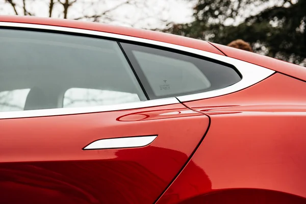 Tesla відкликає 3 мільйони авто в Китаї через проблеми з ручками дверей