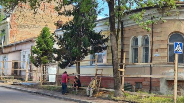 Паркан біля пам’ятки архітектури у Франківську спричинив обурення
