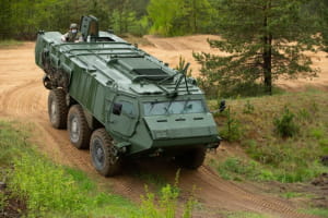 Латвія передає ЗСУ 21 бронетранспортер із кулеметами та запасними частинами