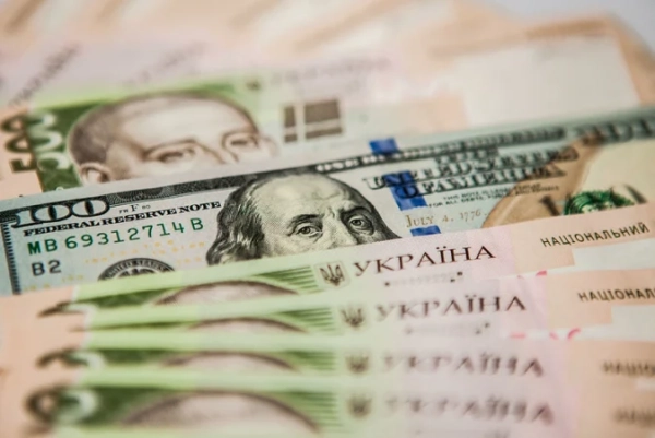 Євро знову росте, долар помітно втрачає в ціні: курс НБУ на 31…