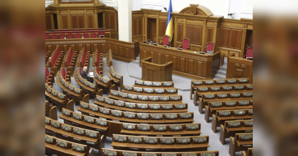 Рада йде на канікули, поки країна в боржниках