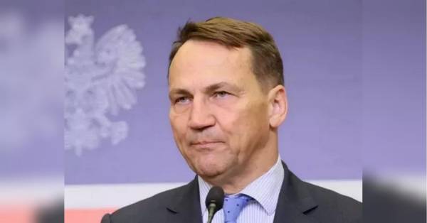 Сікорський: путін повторює помилки Третього Рейху