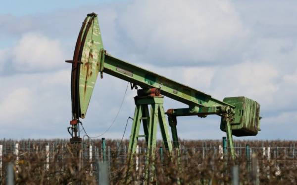 Індія зменшує імпорт російської нафти через атаки України