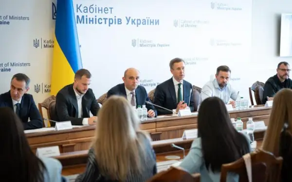 Корецький анонсував програму пільгового кредитування бізнесу і зобов’язав облаштувати укриття