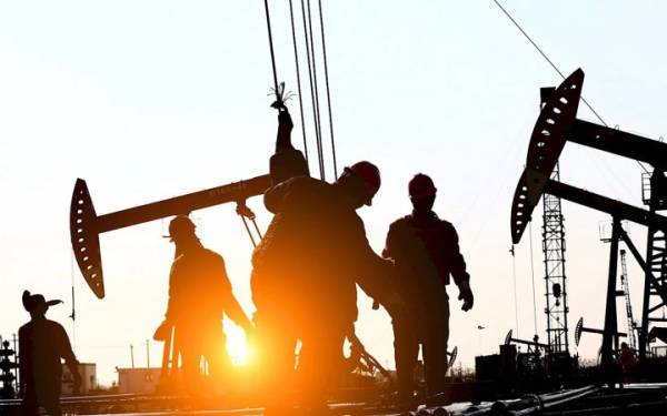 ОПЕК+ планує залишити видобуток нафти без змін у жовтні, – Reuters