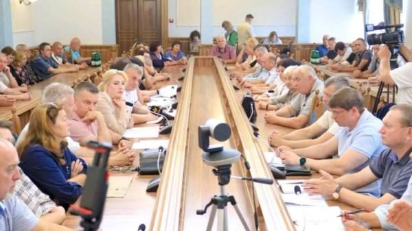 Працівники «Карпатнафтохіму» погрожують зупинити роботу через борг із зарплати понад 200 млн грн