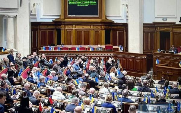 Рада не змінила правила оподаткування закордонних посилок