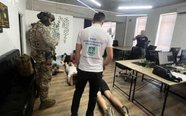 Зеленський представив законопроєкти, що боротимуться з кол-центрами-шахраями та захистять банківські рахунки