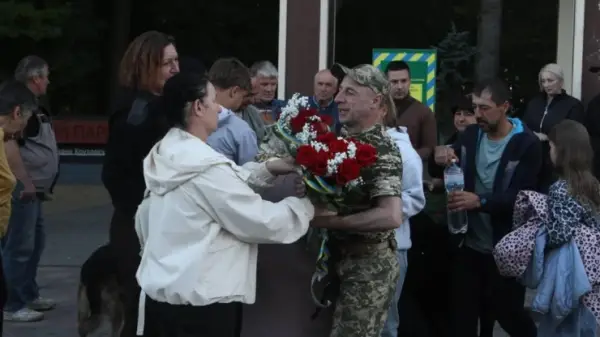 Ігор Стельмащук, звільнений з полону, демонтував банер з Алеї віри&hellip;
